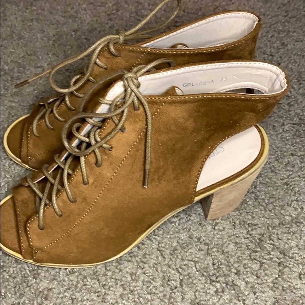 Shoes - Picture 2 of 4